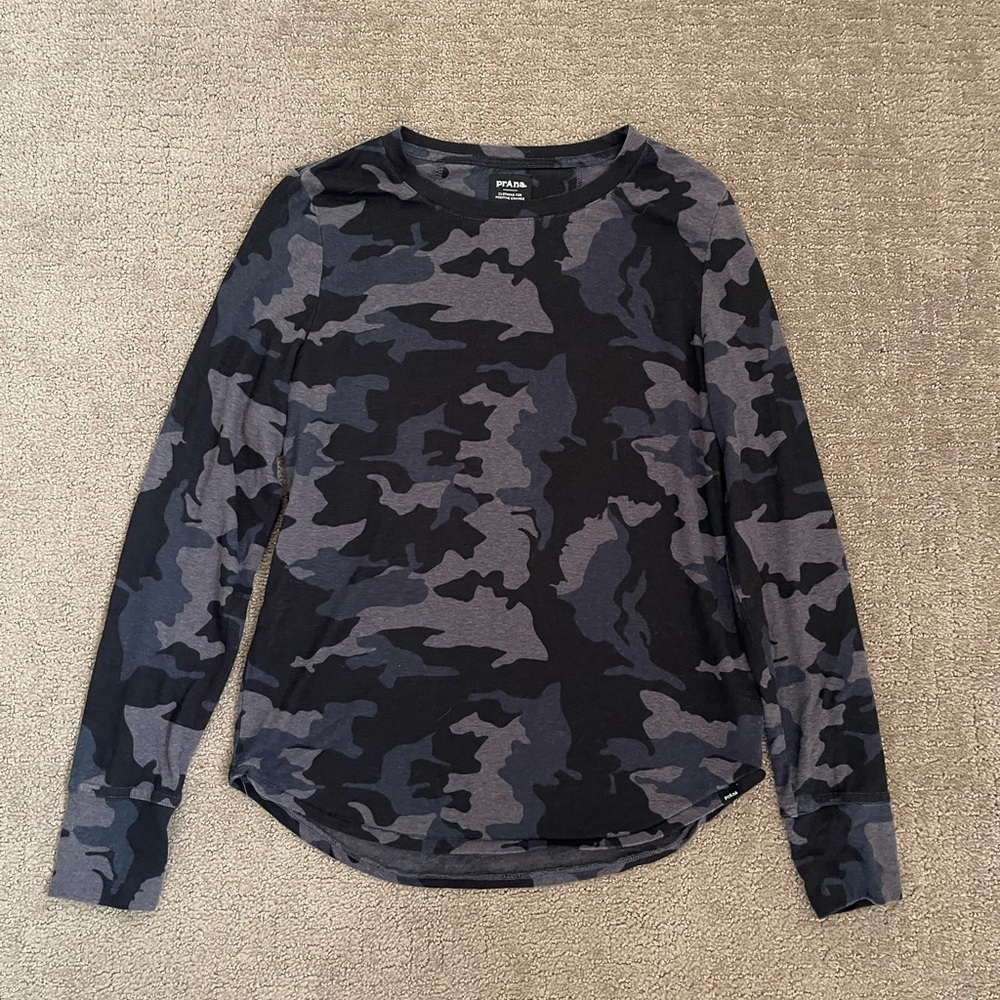PrAna Cozy Up Long Sleeve Tee in Nautical Camouflage Size Small